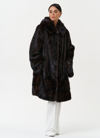 Женская шуба из меха норки с капюшоном 