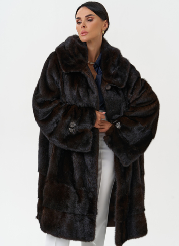 Женская шуба из меха норки с капюшоном 