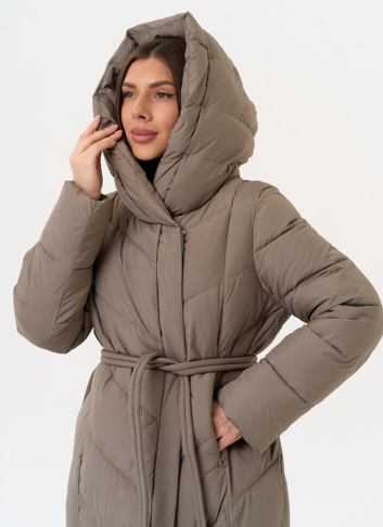 Женский пуховик с капюшоном