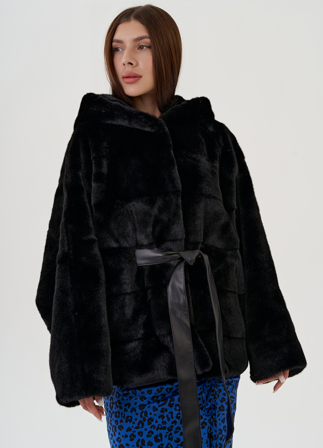 Шуба из эко меха с капюшоном и поясом в черном цвете модель № 25083 универмаг малина
