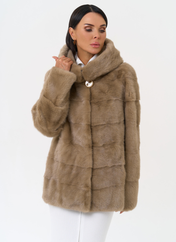 Короткая шуба с капюшоном Короткая шуба с капюшоном