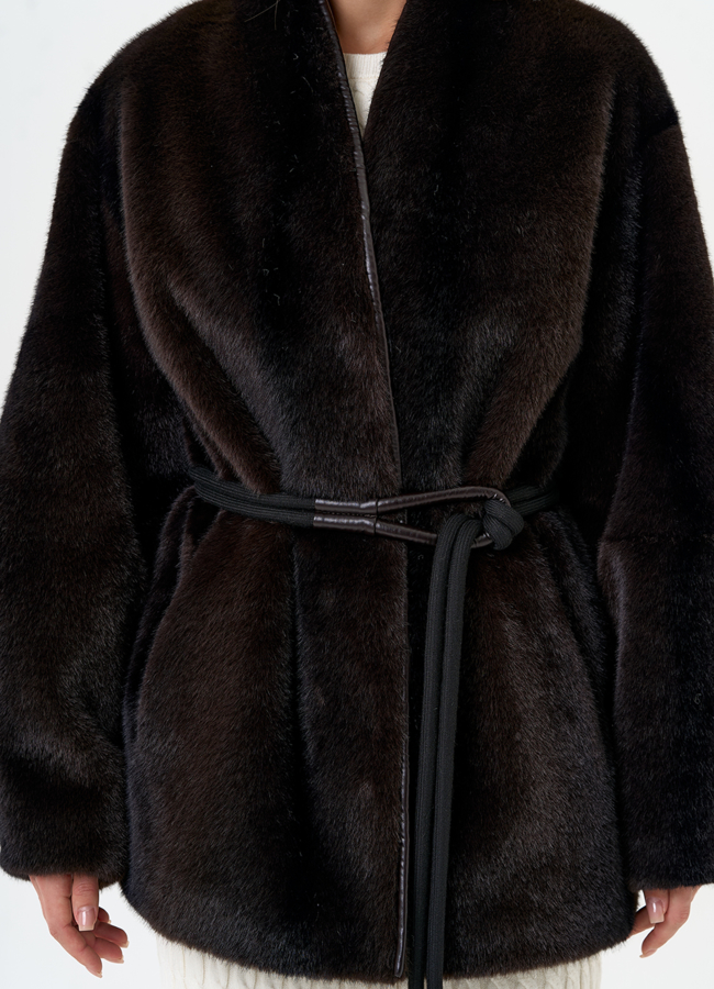 Женская шуба из эко меха коричневого цвета модель № 31522 универмаг малина