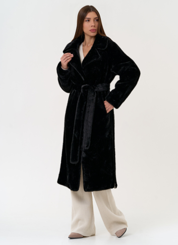 Женское пальто из эко меха с декоративными молниями