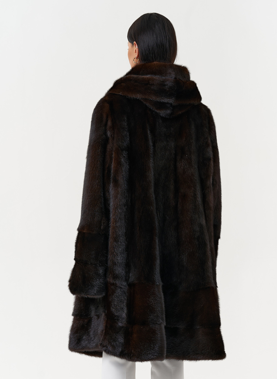 Женская шуба из меха норки с капюшоном 