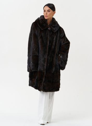 Женская шуба из меха норки с капюшоном 