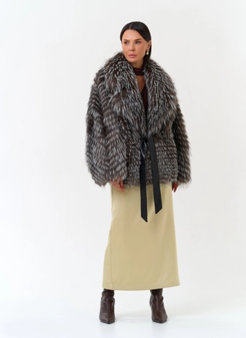 Женская шуба из меха чернобурой лисы фото