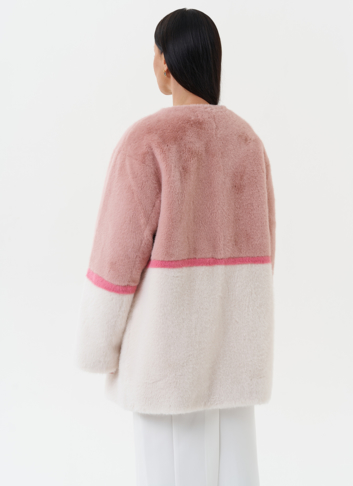 Женская шуба из эко меха в светлом оттенке