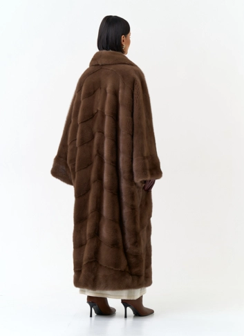 Женская шуба из меха норки с английским воротником фото