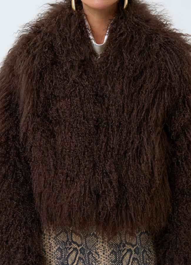 Короткая шуба из ламы модель № 31322 универмаг малина