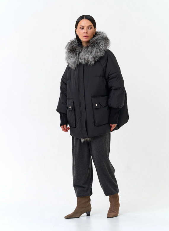 Женский пуховик с мехом чернобурки на капюшоне фото