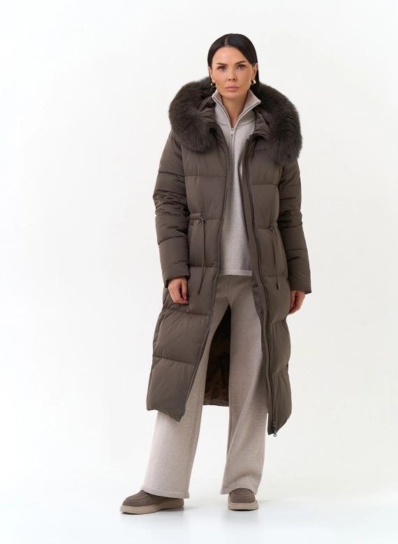 Женский пуховик с мехом песца на капюшоне фото