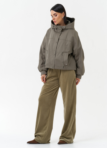 Короткая женская ветровка с капюшоном