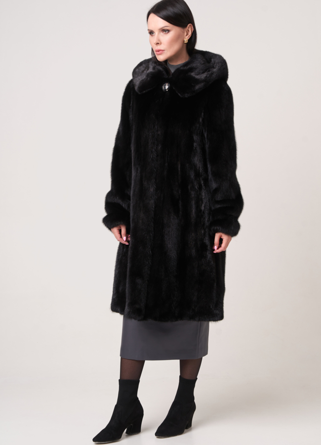 Шуба черного цвета  модель № 26158 в рассрочку