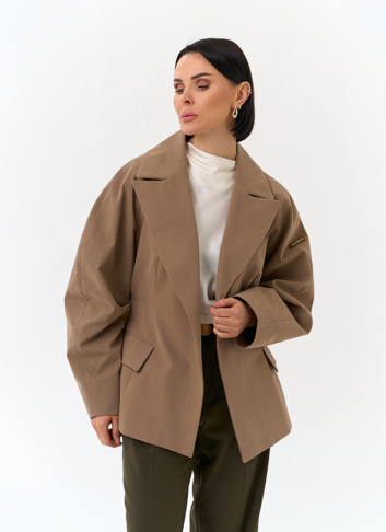 Женская куртка с объемными рукавами