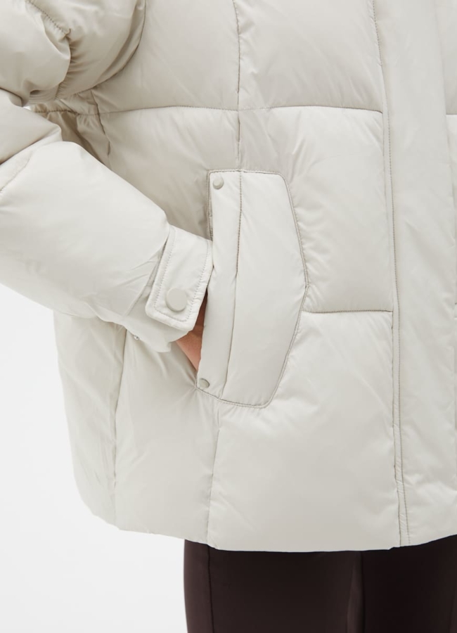 Короткий пуховик с капюшоном из меха песца модель № 31118 универмаг малина