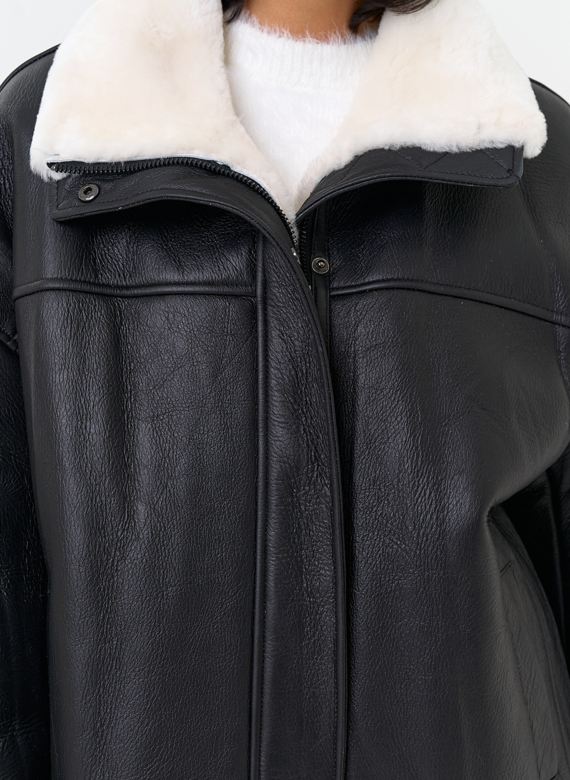 Женская натуральная дубленка черного цвета