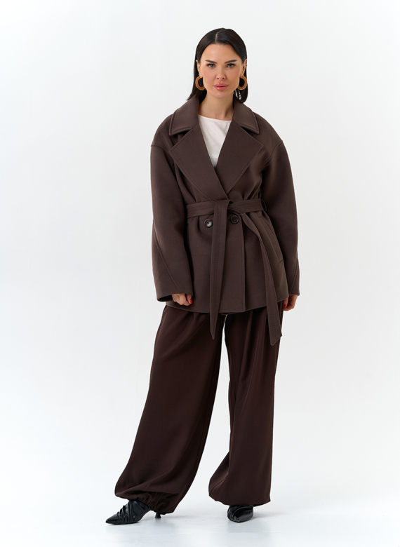 Женское укороченное пальто с поясом