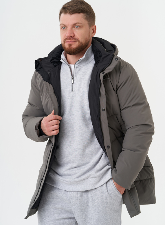 Зимний пуховик с капюшоном