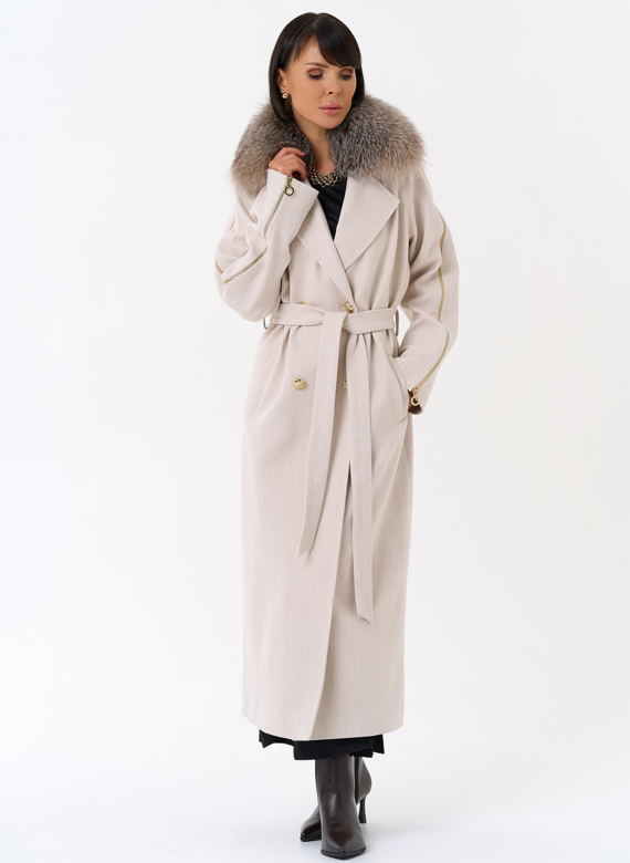 Утепленное женское пальто с английским воротником из меха лисы