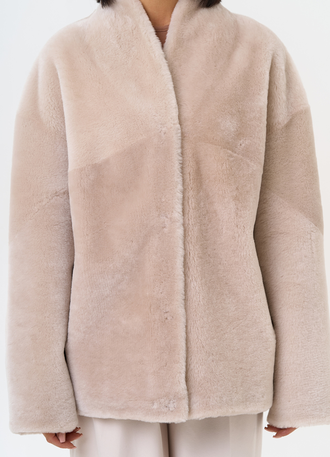 Светлая натуральная дубленка модель № 31630 универмаг малина