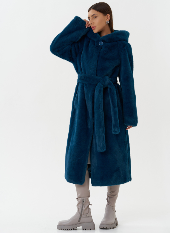 Удлиненное пальто из эко меха с капюшоном