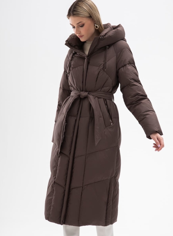 Женский пуховик с капюшоном и поясом