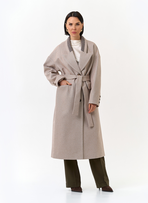 Женское пальто с акцентным воротником