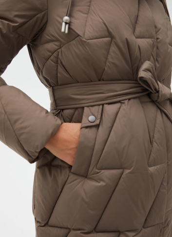 Женский пуховик с поясом