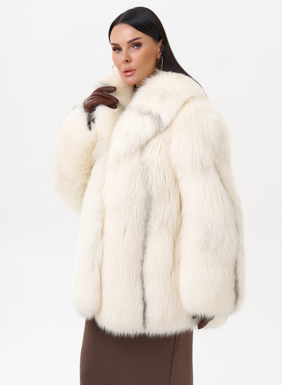Белая куртка из лисы