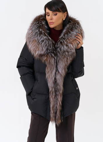 Женский пуховик с отделкой из меха блюфрост