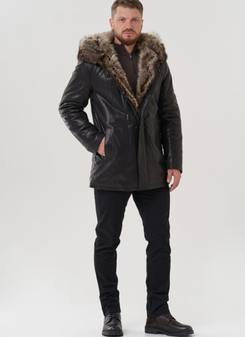 Мужская куртка с капюшоном на мехе из волка