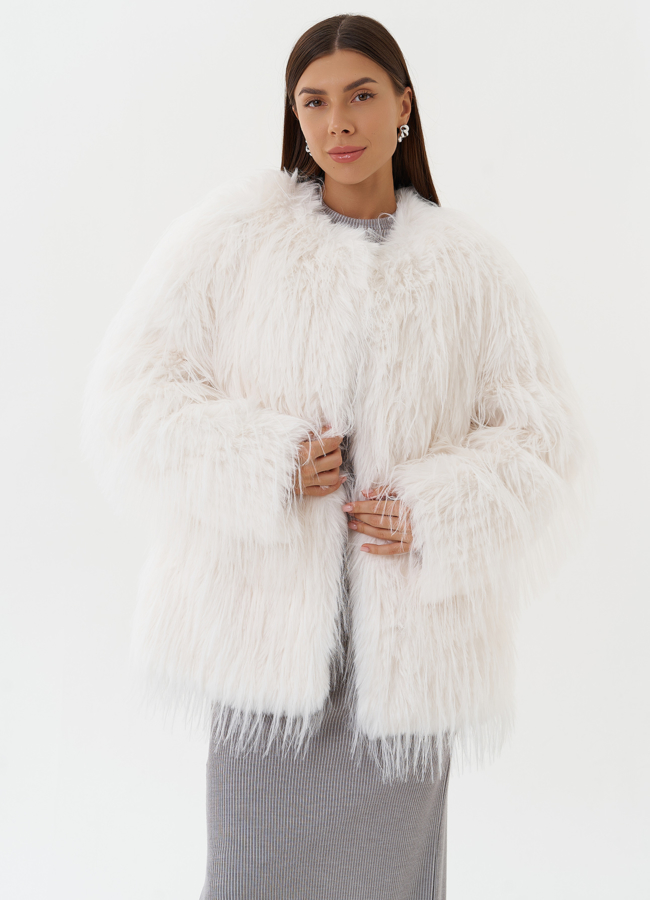 Короткая шуба под эко страуса модель № 27810 универмаг малина