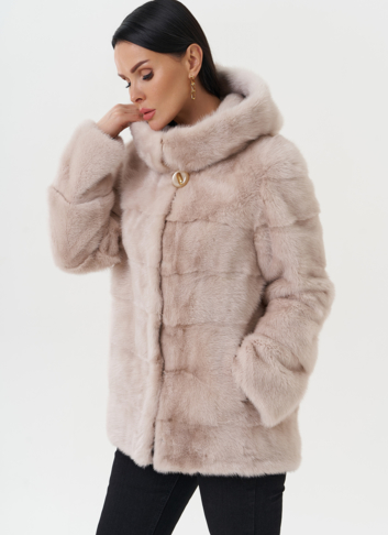 Светлая норковая шуба с капюшоном