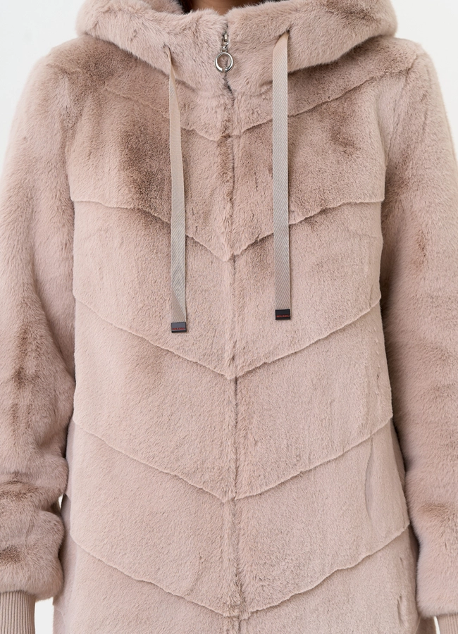 Женская шуба из эко меха с капюшоном модель № 31239 универмаг малина