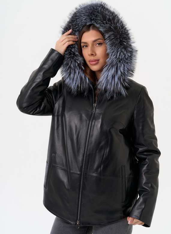 Женская куртка из натуральной кожи с капюшоном из меха чернобурки