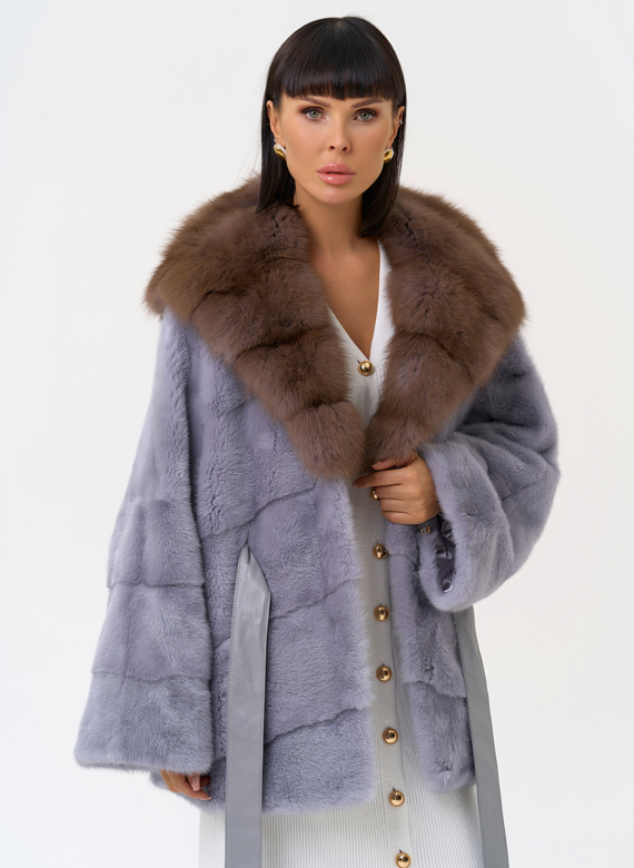 Женская шуба из меха норки с капюшоном из меха куницы
