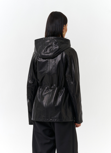 Женская куртка из натуральной кожи  с капюшоном