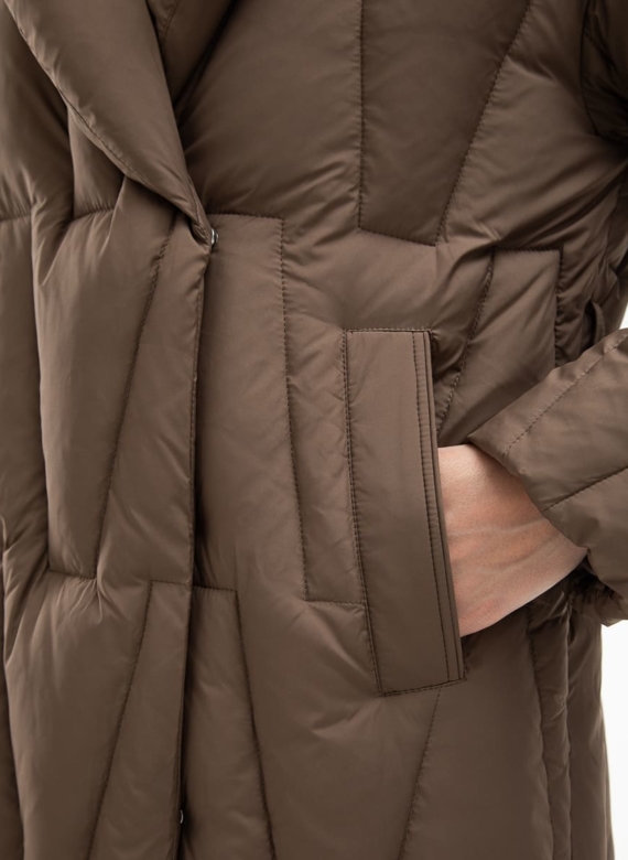 Женский пуховик с английским воротником