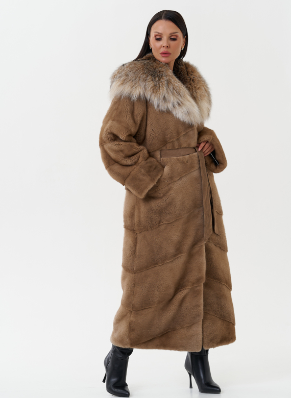 Длинная шуба из норки с капюшоном из рыси