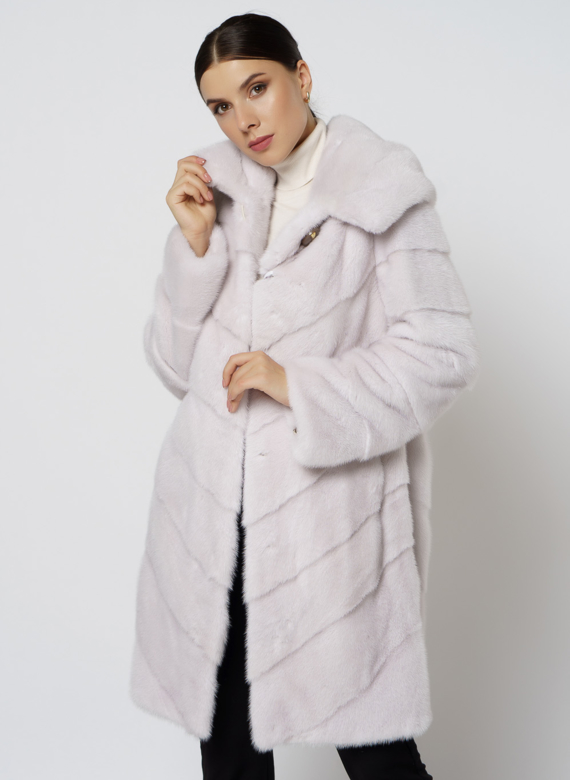 Светлая норковая шуба с капюшоном