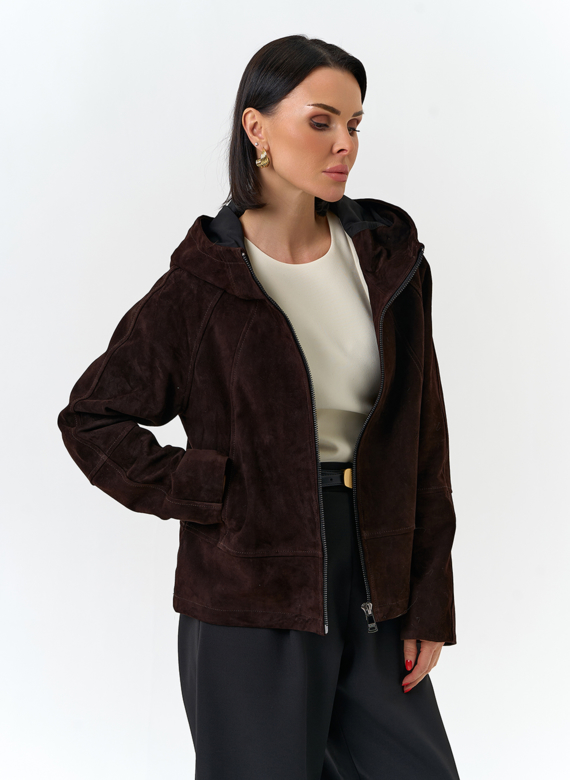 Женская куртка из натуральной замши с капюшоном