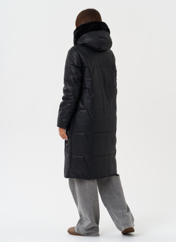 Стеганое пальто из эко кожи