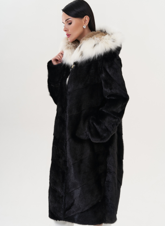 Норковая шуба черного цвета с рысью
