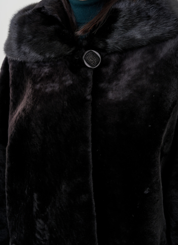 Шуба из овчины с капюшоном 