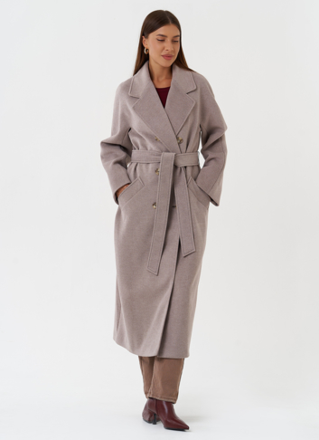 Светлое пальто с английским воротником