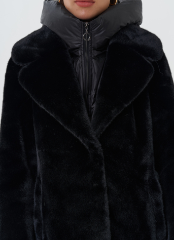 Куртка из эко меха с капюшоном