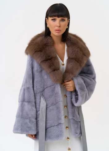 Женская шуба из меха норки с капюшоном из меха куницы