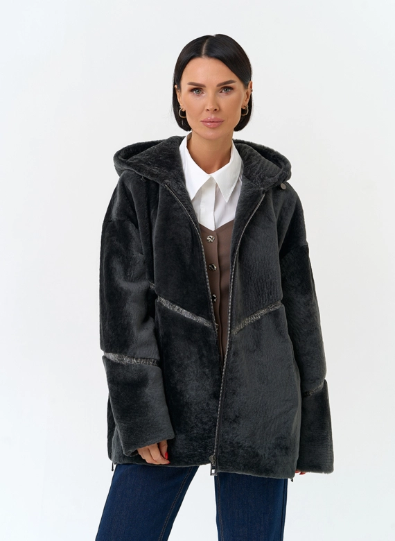 Женская натуральная дубленка с капюшоном фото