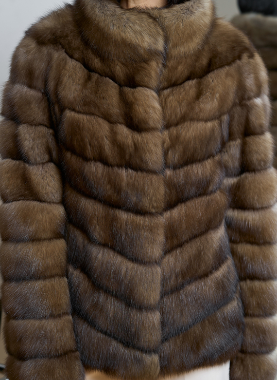 Женская шуба из соболя с воротником стойкой