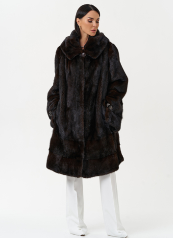 Женская шуба из меха норки с капюшоном 